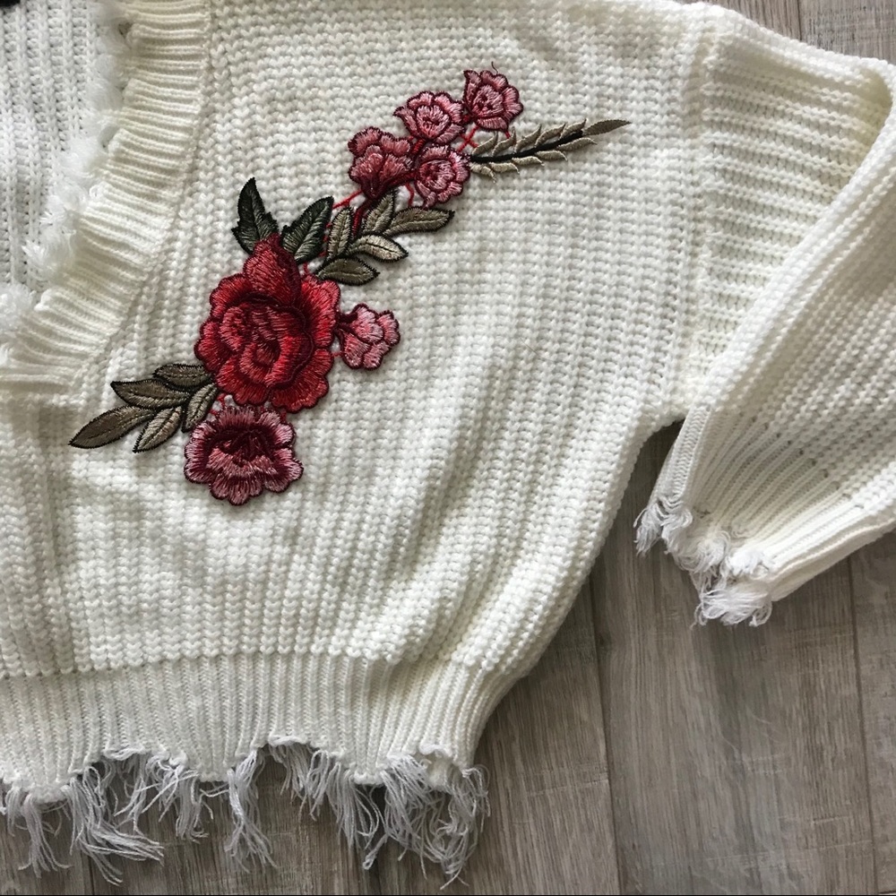 Cropped Oversized Floral Sweater - Picture 3 of 4